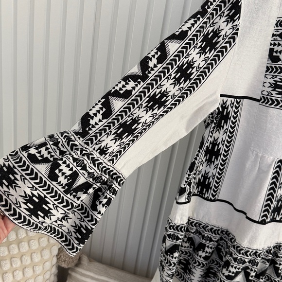 Black and White Patterned Dress - Picture 3 of 5